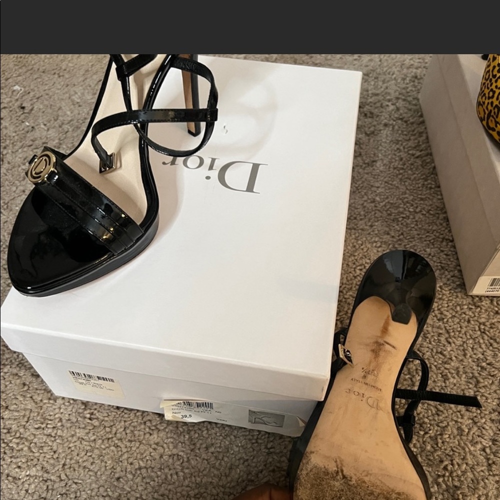 I get this from Poshmark it’s cute, but I want to get a different one.